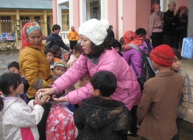 VOV5’s spring charity program in Can Nong border commune - ảnh 20